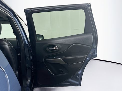 Used 2019 Jeep Cherokee Limited image 30