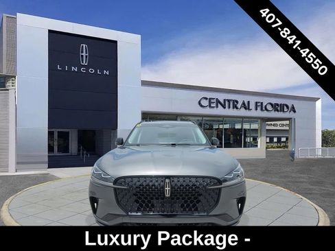 Used 2025 Lincoln Aviator Reserve w/ Luxury Package image 2