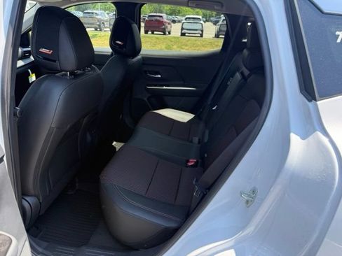 New 2026 Nissan Kicks SR AWD/4WD image 24