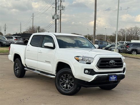 Used 2021 Toyota Tacoma SR5 w/ Technology Package image 2