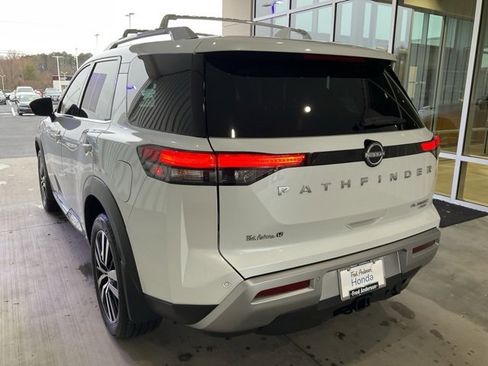 Used 2025 Nissan Pathfinder Platinum w/ Cargo Package image 23