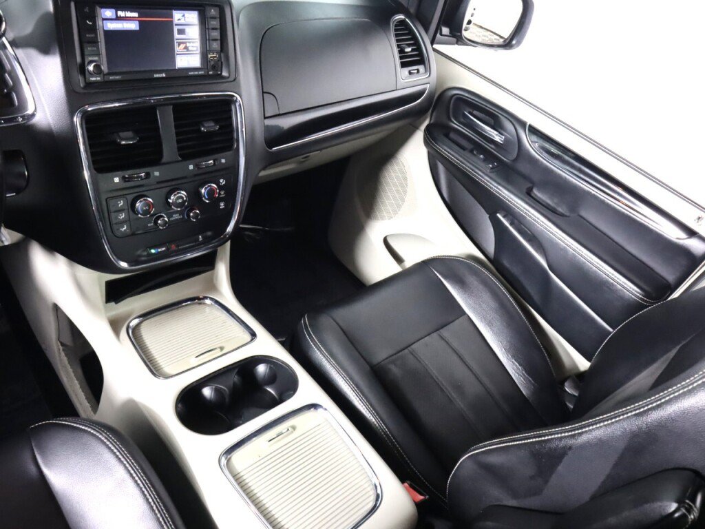 Used 2019 Dodge Grand Caravan SXT FWD image 26