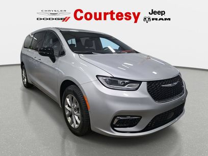 New 2026 Chrysler Pacifica Select