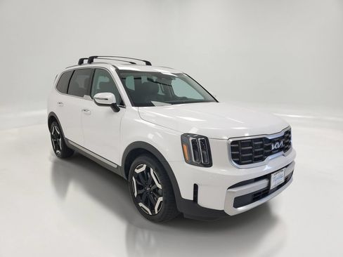 Used 2025 Kia Telluride S AWD/4WD image 3