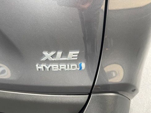 Used 2021 Toyota RAV4 XLE image 11