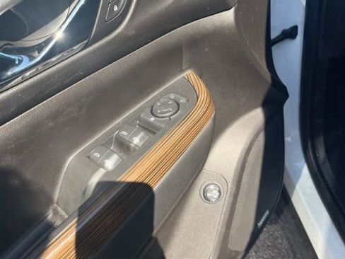 Used 2023 GMC Acadia SLE w/ Driver Convenience Package image 19