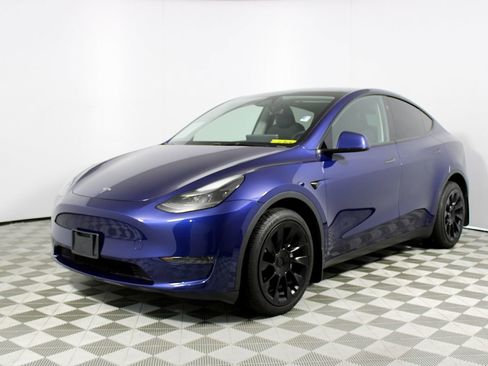 Used 2023 Tesla Model Y Long Range image 3