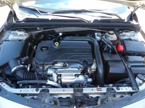 Used 2022 Chevrolet Malibu LT FWD image 19
