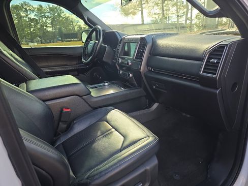 Used 2019 Ford Expedition Limited w/ Equipment Group 301A image 24