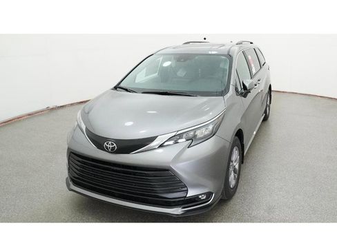 New 2026 Toyota Sienna XLE image 16