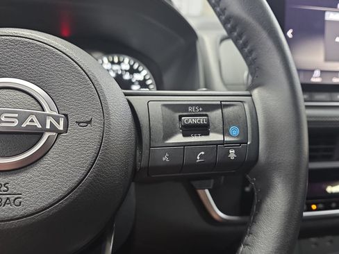 Used 2024 Nissan Rogue SV w/ SV Premium Package FWD image 18