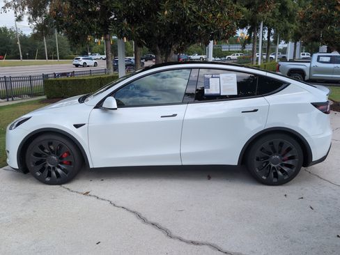 Used 2022 Tesla Model Y Performance AWD/4WD image 7
