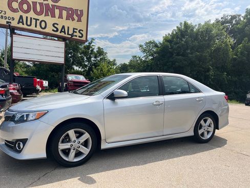 Used 2012 Toyota Camry SE FWD image 3