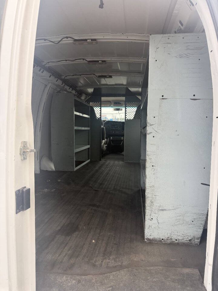Used 2017 GMC Savana 2500 Extended RWD image 13