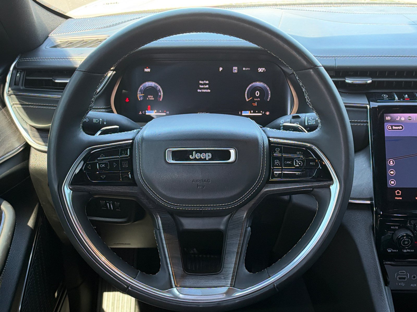 Used 2023 Jeep Grand Cherokee Overland AWD/4WD image 25