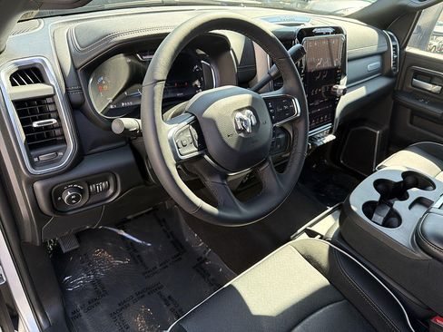 Used 2026 RAM 2500 Laramie AWD/4WD image 9