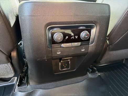 Used 2022 Chevrolet Suburban RST w/ Sport Performance Package image 32