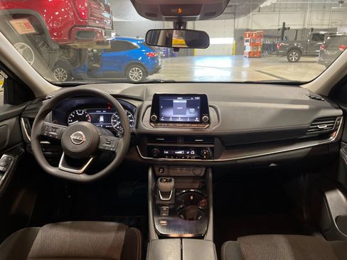 Used 2024 Nissan Rogue SV FWD image 15