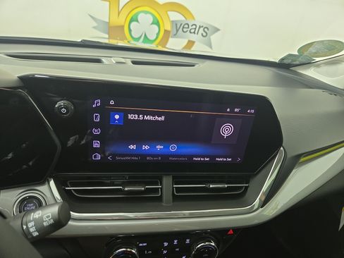 Certified 2024 Chevrolet Trax LT w/ Sunroof Package FWD image 19