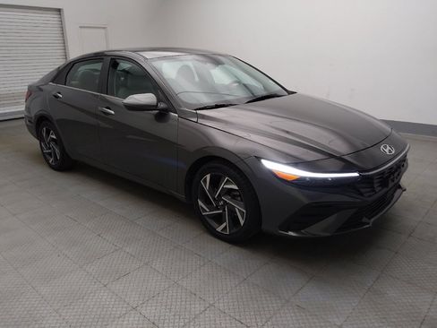 Used 2025 Hyundai Elantra Limited FWD image 11