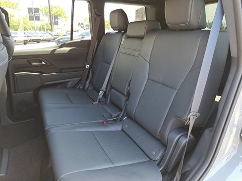 Used 2026 Lexus GX 550 w/ Accessory Package (31) AWD/4WD image 16