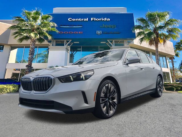Used 2025 BMW 530i w/ Premium Package RWD image 9