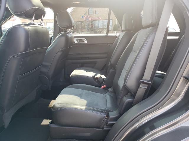 Used 2015 Ford Explorer XLT w/ Equipment Group 202A AWD/4WD image 12