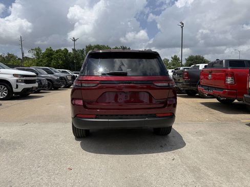 Used 2025 Jeep Grand Cherokee Limited w/ Black Appearance Package AWD/4WD image 40