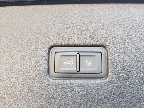 Used 2020 Audi Q8 Prestige image 35