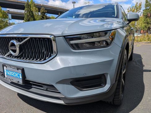 Used 2020 Volvo XC40 T5 Momentum image 22