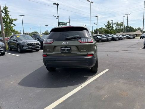 Used 2019 Jeep Cherokee Latitude Plus w/ Comfort/Convenience Group AWD/4WD image 11