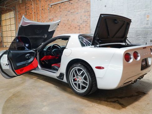 Used 2001 Chevrolet Corvette Z06 w/ Memory Pkg RWD image 27