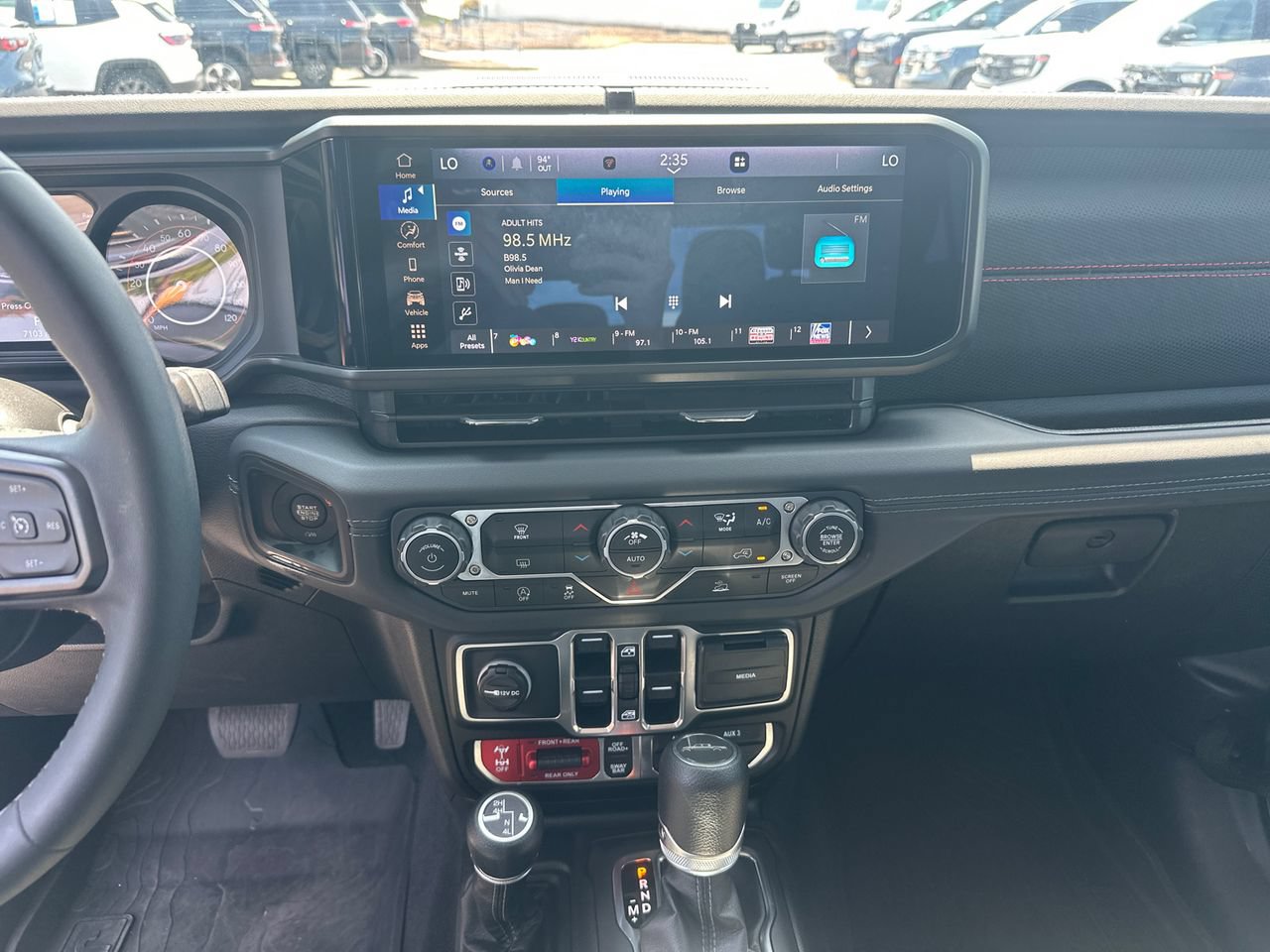 Used 2025 Jeep Gladiator Rubicon AWD/4WD image 27