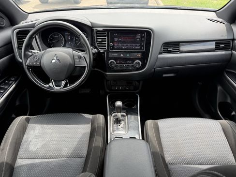 Used 2018 Mitsubishi Outlander ES AWD/4WD image 13
