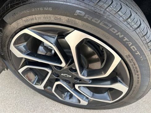 Used 2025 Chevrolet Trax RS w/ Driver Confidence Package image 2