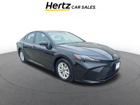 Used 2025 Toyota Camry LE image 1