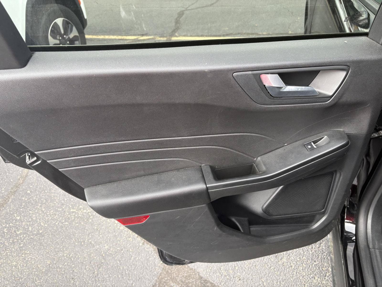 Used 2025 Ford Escape ST-Line FWD image 11