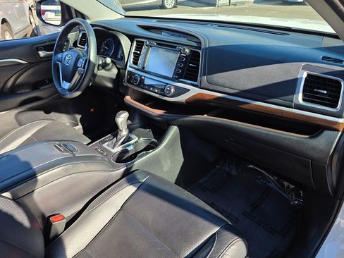 Used 2016 Toyota Highlander Limited image 11