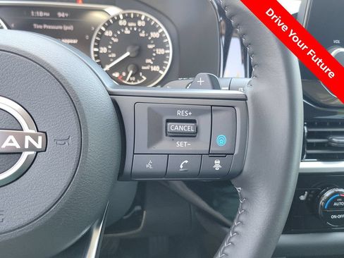 Certified 2025 Nissan Pathfinder SV FWD image 8