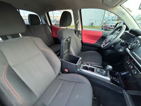 Used 2019 Toyota Tacoma 2WD Double Cab image 22