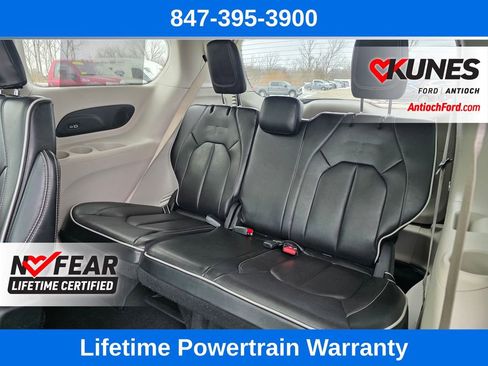Used 2023 Chrysler Pacifica Limited image 27