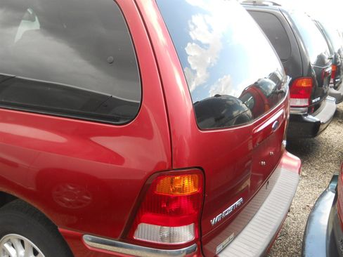 Used 2000 Ford Windstar SE image 4