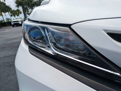 Used 2019 Toyota Camry SE FWD image 10