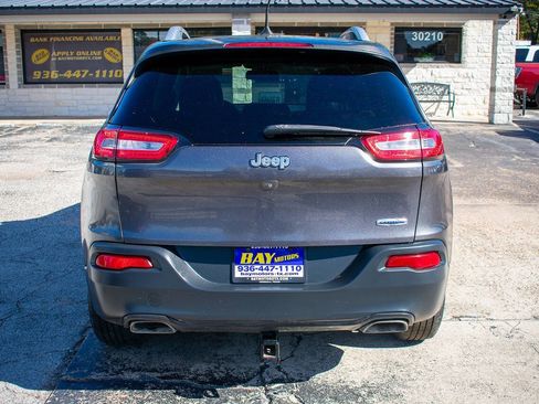 Used 2018 Jeep Cherokee Latitude Plus image 5