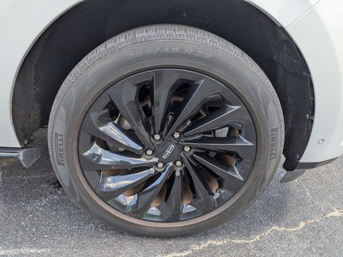 Used 2020 Lincoln Navigator L Reserve w/ Equipment Group 208A Reserve AWD/4WD image 12