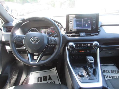 Used 2022 Toyota RAV4 SE w/ SE Grade Weather Package AWD/4WD image 17
