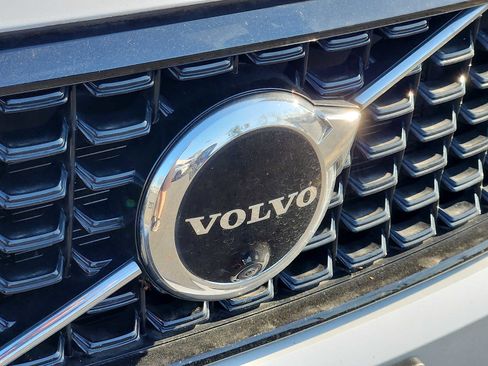 Used 2023 Volvo XC40 B5 Plus w/ Driver Assist Package image 4