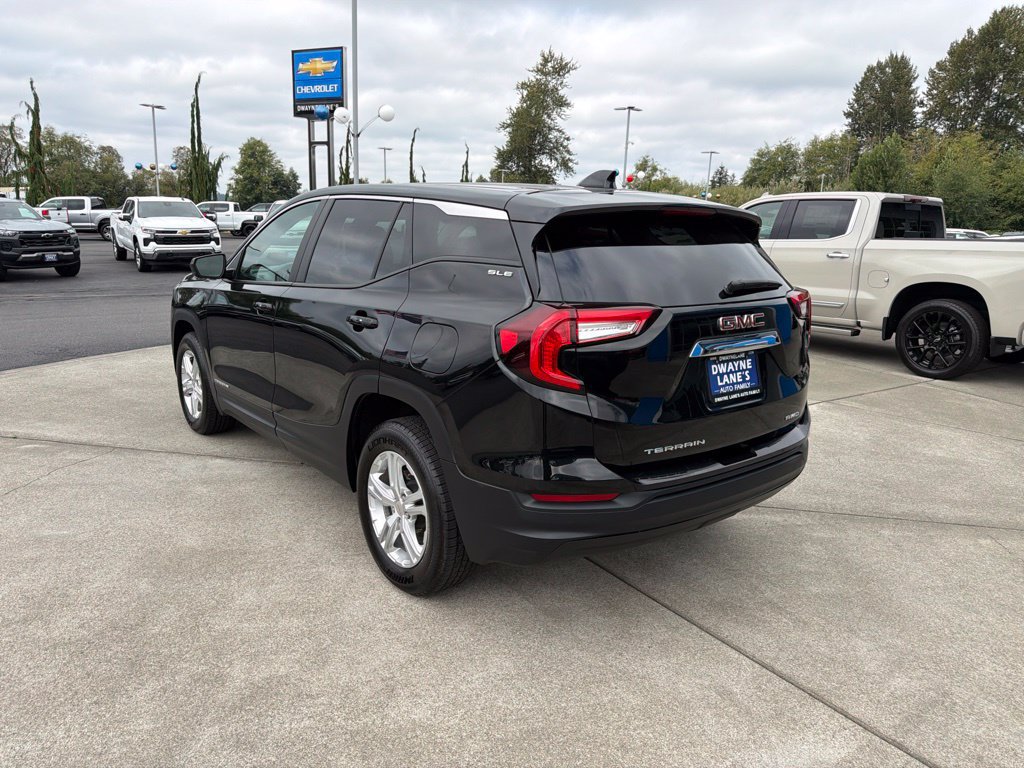 Used 2024 GMC Terrain SLE AWD/4WD image 3