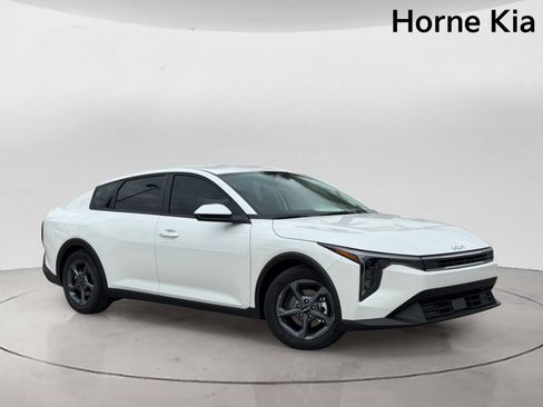 New 2026 Kia K4 FWD image 2