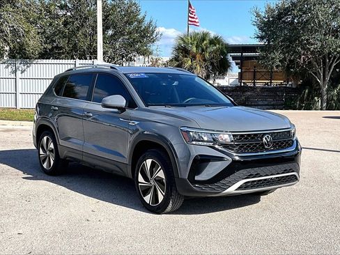 Certified 2024 Volkswagen Taos SE image 2